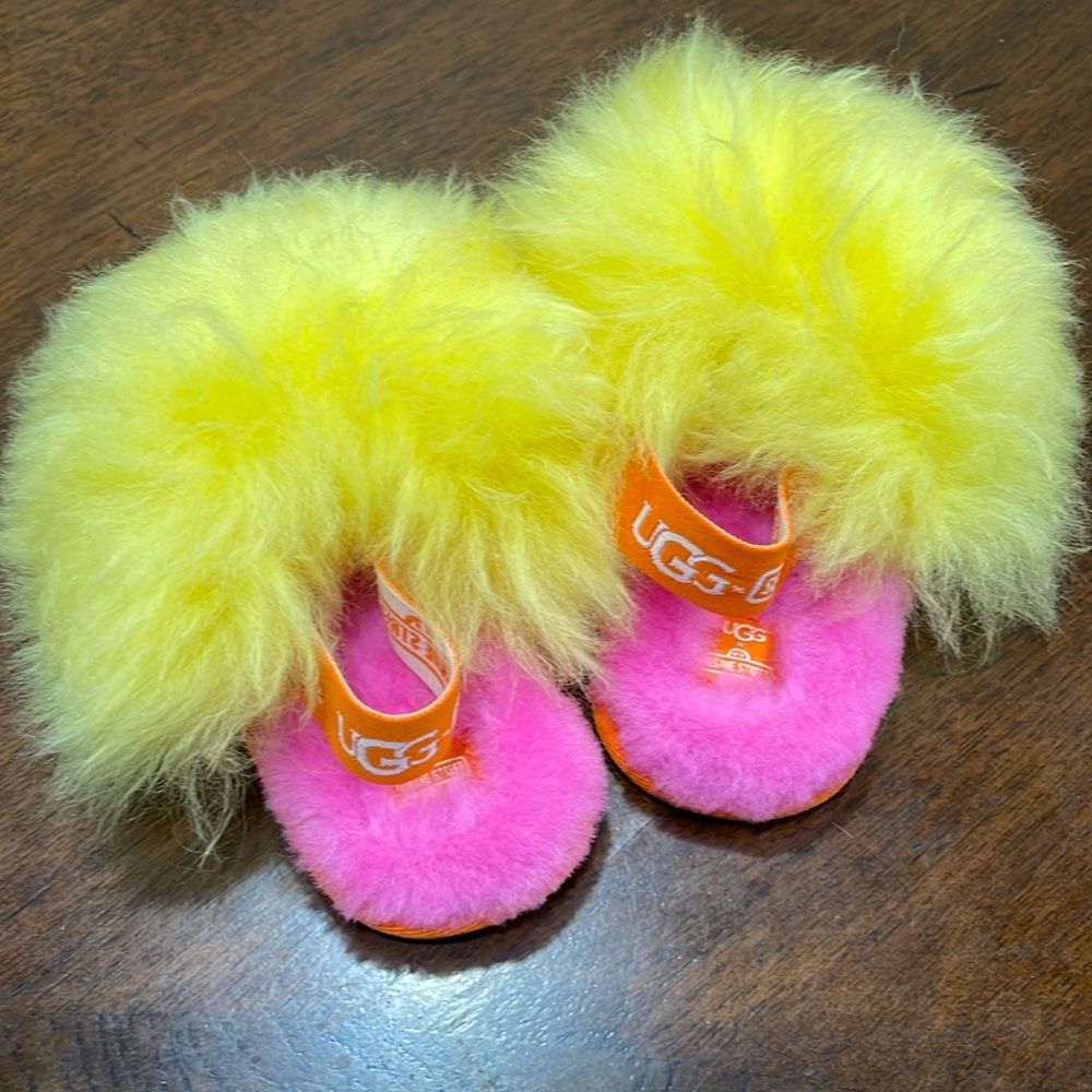 Uggs slide 7c girl toddler
